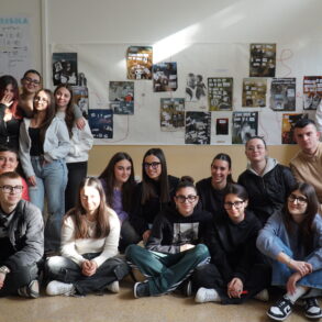foto di gruppo con studenti e studentesse del progetto corpi liberi